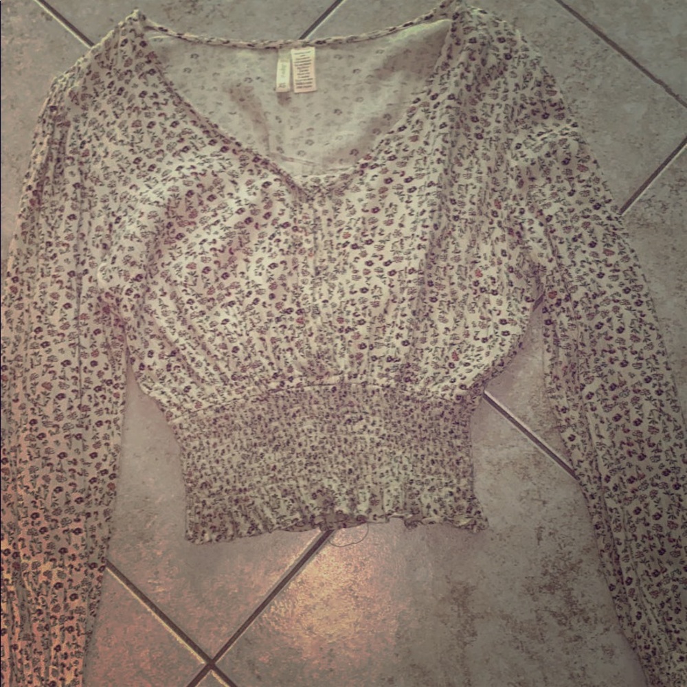 Long sleeve buttoned shirt